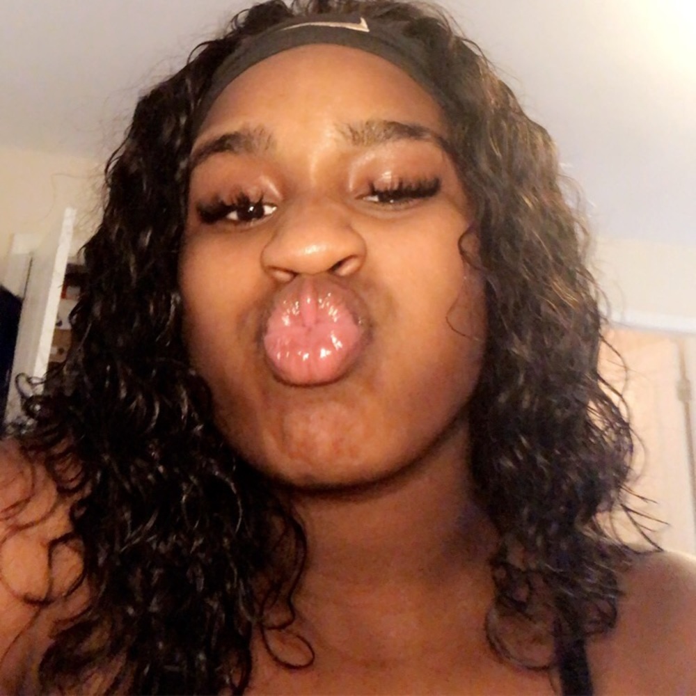 Meet your Posher, Kamora